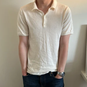 Stickad piké  - super fin oanvänd stickad piké i nyskick! Perfekt till sommaren