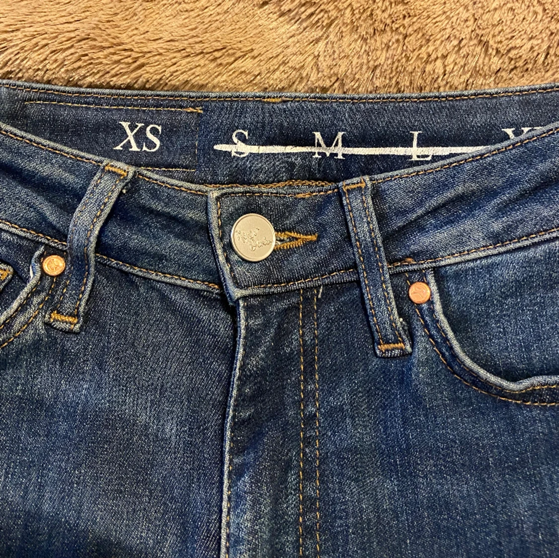 Mörkblåa Bootcutjeans  - 91