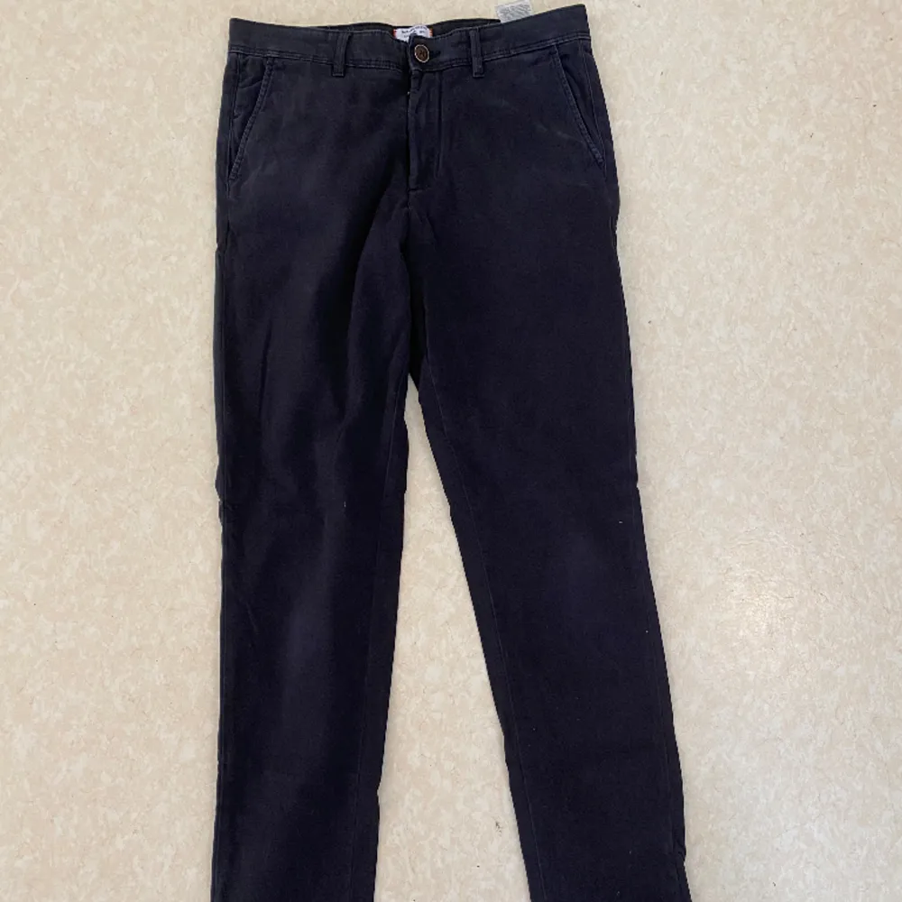 W30 L34, i använt skick, Färgen är svart/grå. Jeans & Byxor.