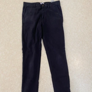 Jack & Jones Chinos - W30 L34, i använt skick, Färgen är svart/grå