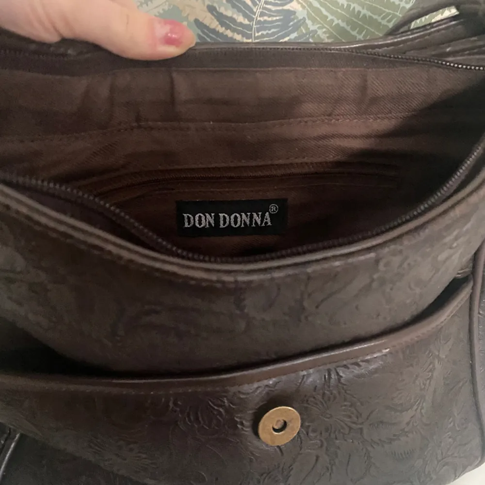 Don Donna väska med fint mönster som jag köpte i Tallinn. Inga defekter 😚🌟. Väskor.