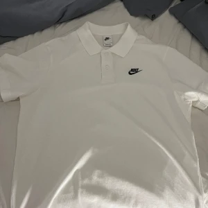 Nike piké  - Helt ny alldrig använd med prislapp ny pris 399kr