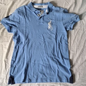 Polo piké - Skick 7/10, polo bike. Kom provat vid minsta fråga eller fundering.