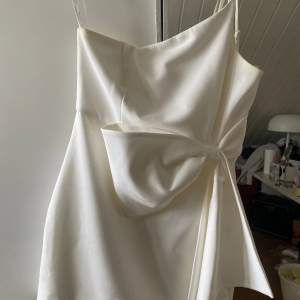 Super cute white dress I’ve worn once. Size 36/S. Bought from ASOS for around 130€. Very good condition.