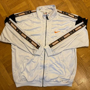 Sällsynt Nike USA 90s Retro Zip Up - Gott skick. Storlek XL.