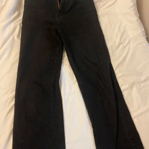 Svarta Jens  - Baggy bra i längd används få gånger håller länge 