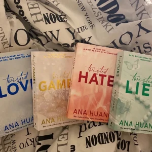 Twisted serien  - Säljer twisted serien för endast 399kr passa på🩷 tryck på köp nu!