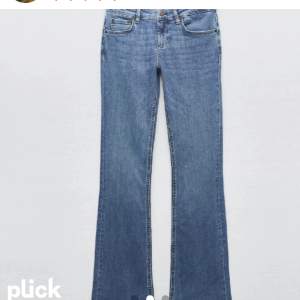 Superfina jeans ifrån Zara! Bra skick! Säljer pga dom aldrig kommer till användning. ❤️ Har sprättat upp jeanskanten så att de är två cm längre! 