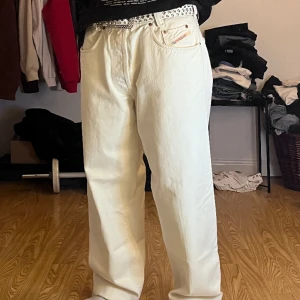 Diesel jeans - Skit snygga baggy byxor, äkta diesel jeans. Passar perfekt om man har en mer baggy stil och är helt nya utan skador. Skriv om jag ska skicka mer bilder! Pris kan även diskuteras🥰
