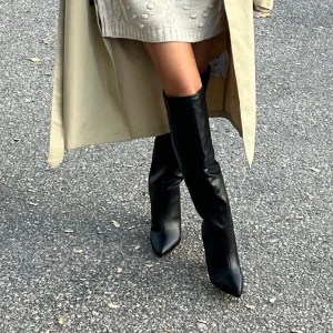 Stövlar  - Boots från Nelly i storlek 37, nypris 799. Använda 1 gång