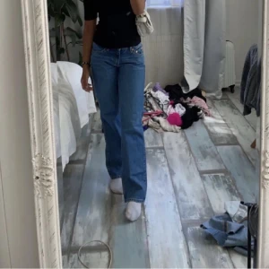 Lågmidjade jeans  - Super fina jeans, helt nya testade på 1 gång ❤️