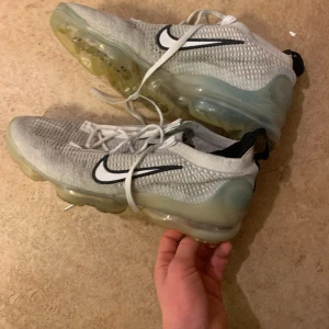 Vapormax  - Säljer vapor maxes i jättebra skick inga hål Elle ngt