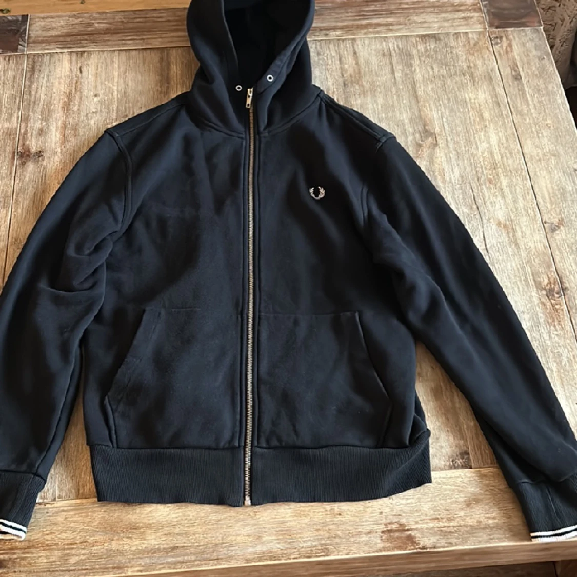 Flera olika modeller på fred Perry hoodies Strl L - 91