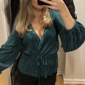 Zara blus - Finaste zara blusen i grön färg, storlek s💕
