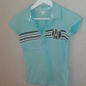 Turkos t-shirt strl 160  - Mycket bra skick. Turkos t-shirt strl 160. 