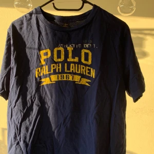 Ralph Lauren T-shirt  - Använd  OBS! Tror det är ”pojkstorlek”, ej herr XL. 
