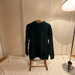 Stickad tröja från Tiger  - Storlek M. Fint skick. Nypris 1900kr.💗