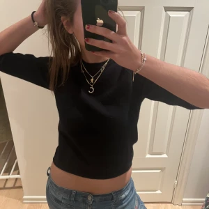 Stickad T-shirt  - Jättefin stickad tshirt från zara, använd fåtal gånger!