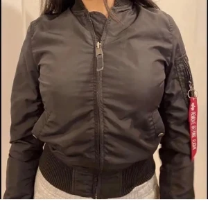 Alpha jacka - Säljer min aplha jacka i storlek 34/36. Kom med prisförslag. Jätte gott skick 