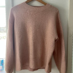 Stickad tröja  - Säljer denna fina stickade tröja från h&m❤️