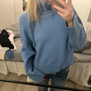 Tjocktröja  - Säljer denna tjocktröjan från H&M i storlek xs💕