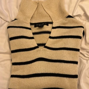 Stickad tröja  - Säljer en stickad tröja från new yorker i väldigt bra skick