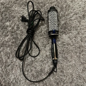 Björn Axén värmeborste - Säljer då den inte kommer till användning! Sparsamt använd och väldigt fräsch.