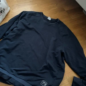 Tränings tröja  - Tränings tröja använd endast några få gånger 