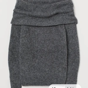 Off shoulder tröja - Den slutsålda perfekta off shoulder tröjan. Den är perfekt nu när det är kallt. Tröjan är från HM och är endast använd 2-3 gånger. Inga defekter. Priset kan diskuteras vid snabb affär!💓