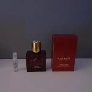 Säljer 2 ml samples av Versace Eros flame för endast 49kr! Parfymen är perfekt nu på vintern, hör av dig vid funderingar!