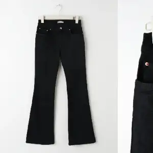 Svarta bootcut jeans från Gina Tricot använt max 3 gånger