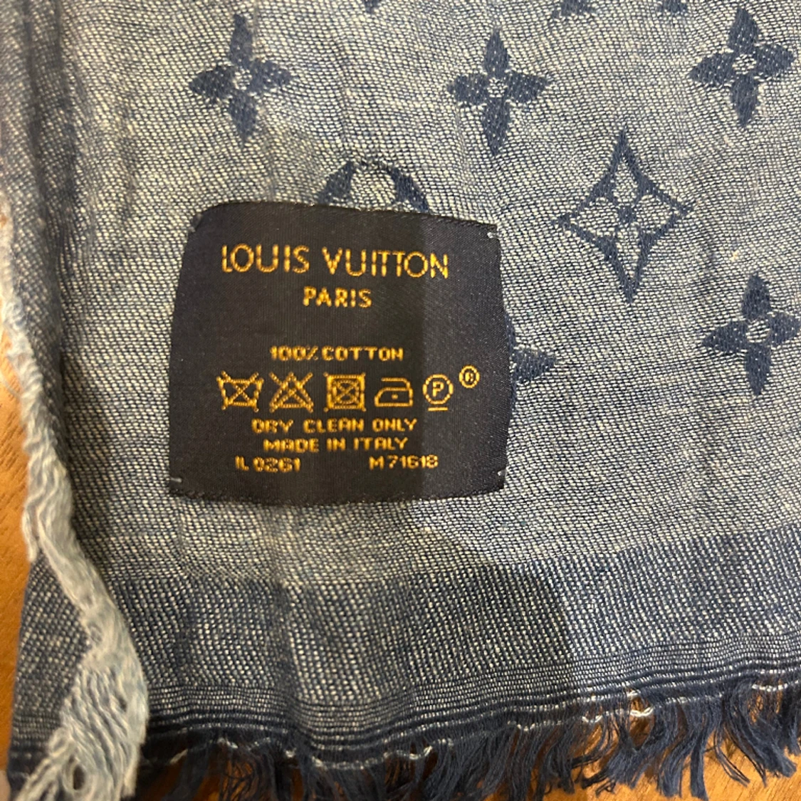 Louis Vuitton skarf - 90