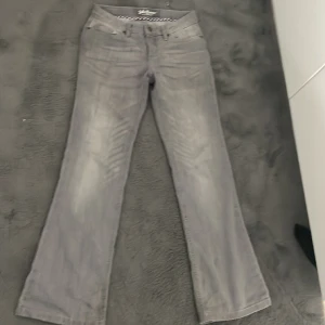 Jeans - Samma som förra