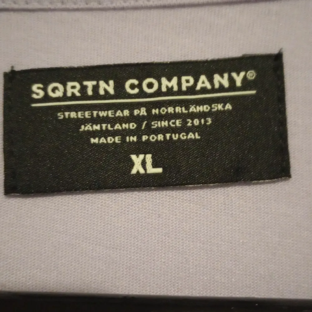 Helt ny the great Norrland tröja köpt för 500. Säljer den för att jag inte använder den. Köparen står för frakten.. T-shirts.