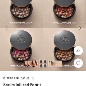 Serum infused pearls - Skimrande pärlor för en naturlig färg och lyster. Innehåller rouge-, brons- och highlightingpärlor som kan optimeras för att skapa en mängd olika utseenden. Infunderad med hyaluronsyra och Youth Reveal Serum för att ge en fyllig, ungdomlig look.