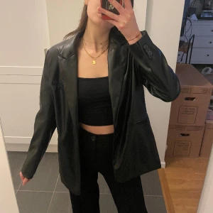 Skinnjacka  - Säjer då den inte används. Gott skick i storlek S