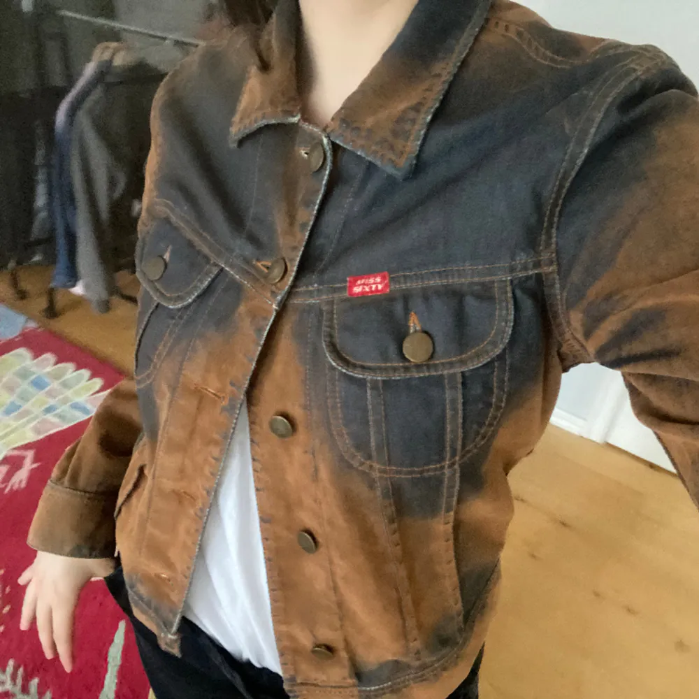 En unik Miss Sixty jeansjacka i superbra vintage-skick! 🥂. Jackor.