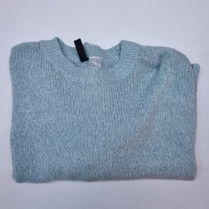 Tröja - Säljer denna tröja då den börjar bli för liten och då den inte används. Den har används en del gånger innan, men finns inga skador eller liknande på tröjan.