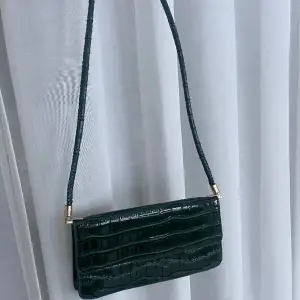 Supersnygg grön väska, väldigt fin färg, aldrig använd!💚