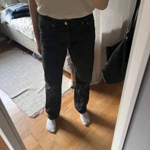 Jeans från Weekday i modellen space! Fint skick!!❤️