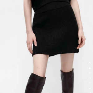 Stickad kjol - Kort stickad kjol från zara. Bra skick!