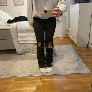 JEANS🩷 - Super snygga och coola jeans i storlek 27/32