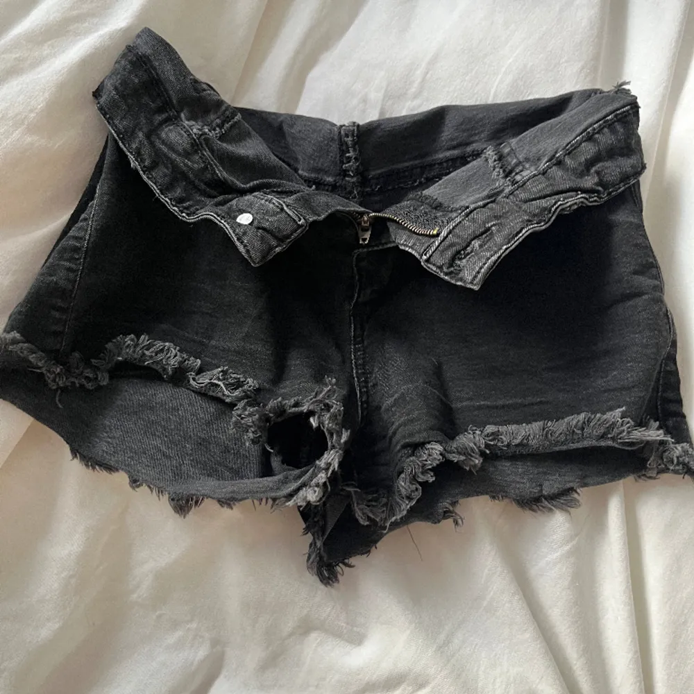Svarta jeansshorts från bershka Stl 34/xs💞💞Dm vid intresse/frågor. Shorts.