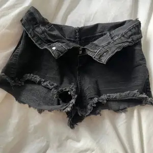 Svarta jeansshorts från bershka Stl 34/xs💞💞Dm vid intresse/frågor