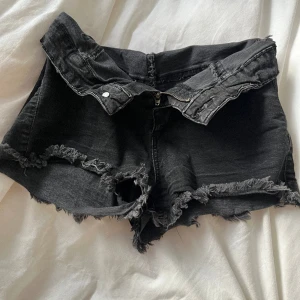 Shorts svarta - Svarta jeansshorts från bershka Stl 34/xs💞💞Dm vid intresse/frågor