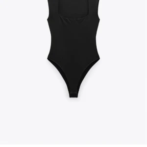 Body zara - Säljer min sjukt snygga zara body i svart
