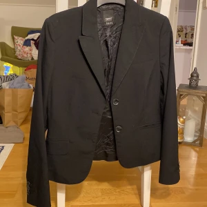 Esprit kavaj jacka - Fin Esprit kavaj jacka i mycket fint men ändå använd skick. Använd gärna köp nu om du inte har några frågor!