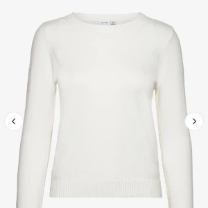 Vit stickad tröja  - stickad tröja från vila! Super fin och super bra skick, inga större tecken på användning. 💕💕 hör av dig om du har någon fråga!💘