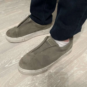 Eytys  - Jag säljer dessa Eytys i storlek 42, rätt så använda men inga skador på dom. Nypris 2000kr, mitt pris 650kr. Pris kan diskuteras. 