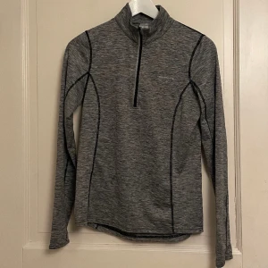 Träningströjor - Säljer två supersköna Träningströjor🥰 knappt använda och i superbra skick❤️ 50 kr/st